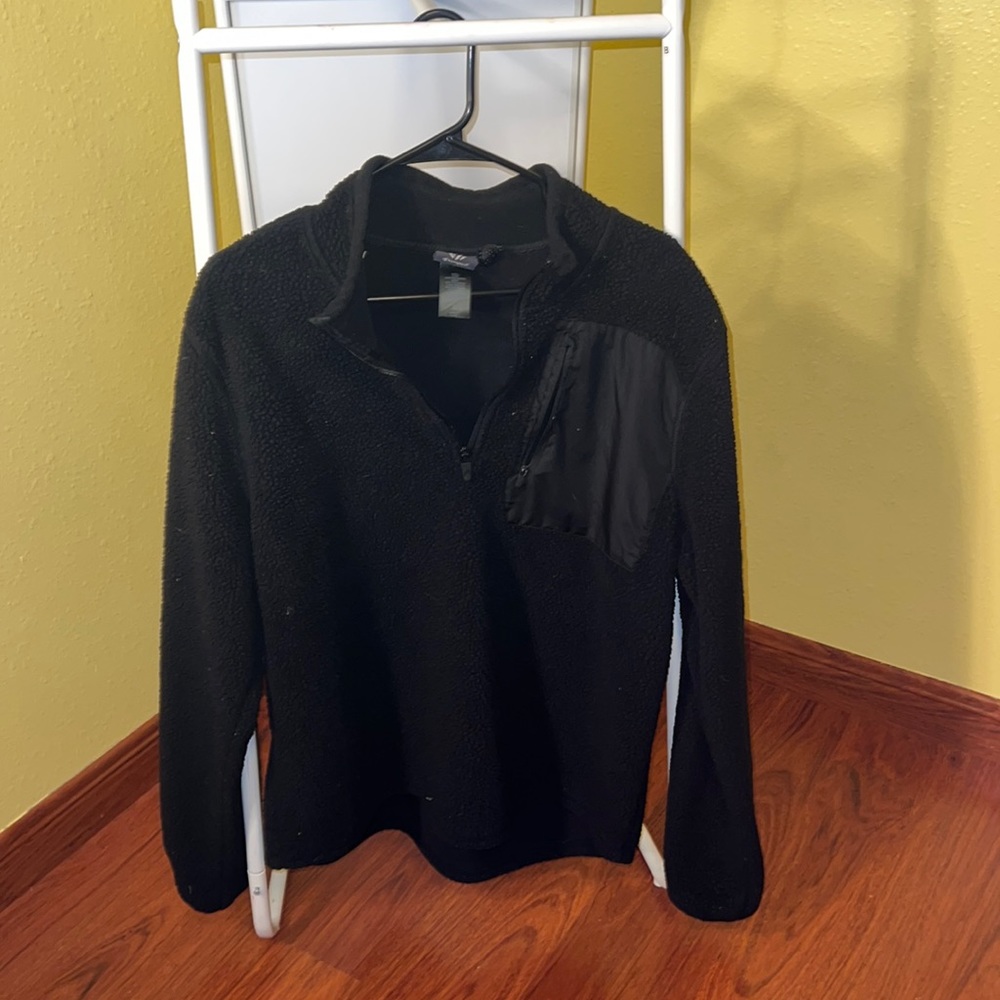 Champion flee crew neck gently used.